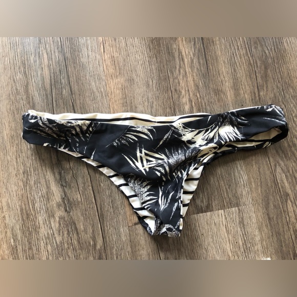 Billabong Other - Billabong Cheeky Reversible Bottoms